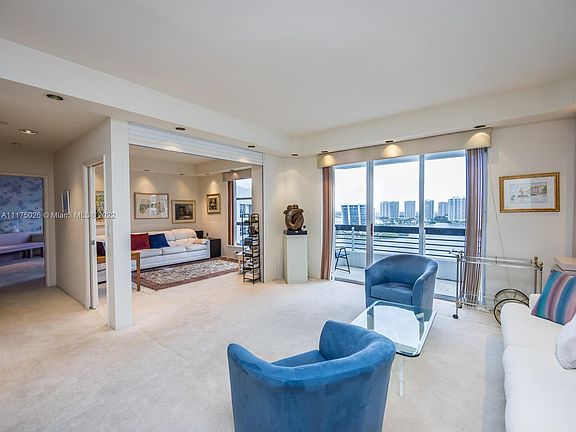 4th image of 3600 Mystic Pointe Dr #Penthouse 05