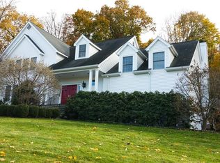 94 Random Farms Dr, Chappaqua, NY 10514