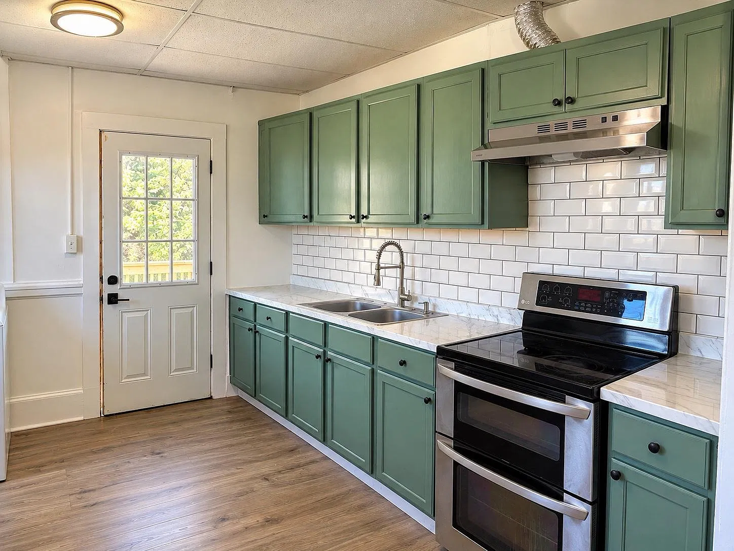 3 bed, 2400 sqft, $1,400 — Photo 3
