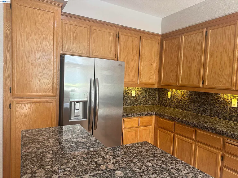 3162 Golden Crest Cmn #3 — Photo 13