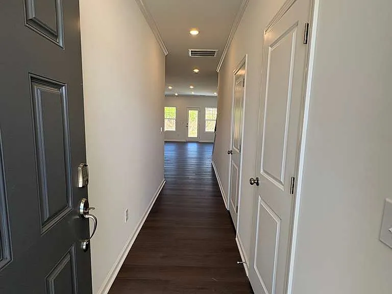 425 Venetian Dr — Photo 5