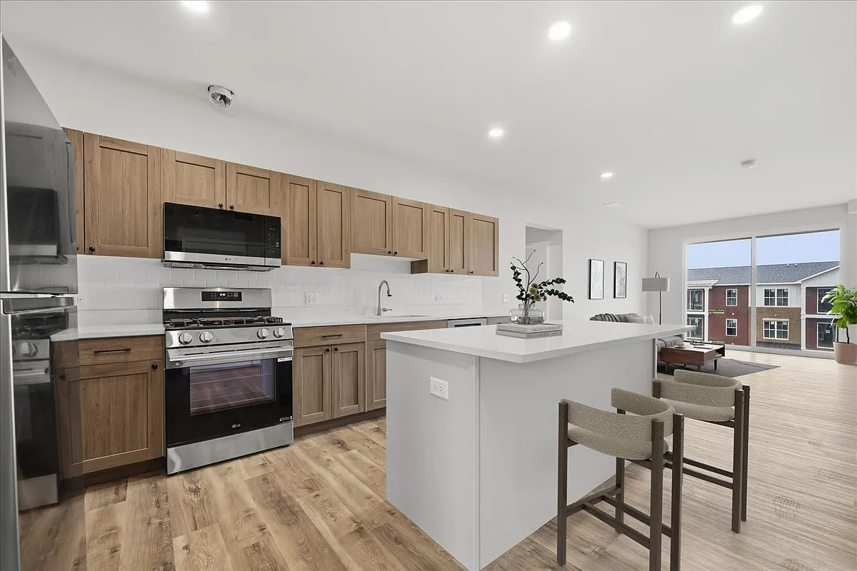 302 Miller Dr — Photo 3