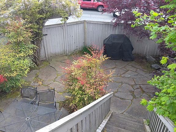 Shared Courtyard With Gas Grill