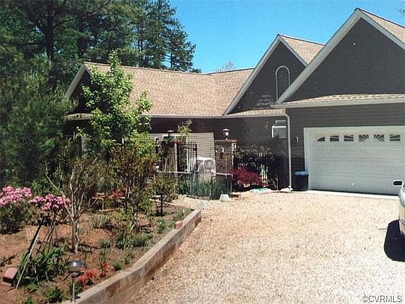 3rd image of 1096 Shenandoah Crossing Dr