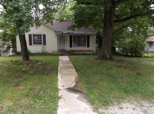 411 W North St, Neosho, MO 64850