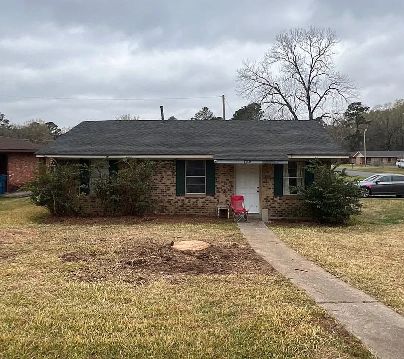 1208 N Pines Dr