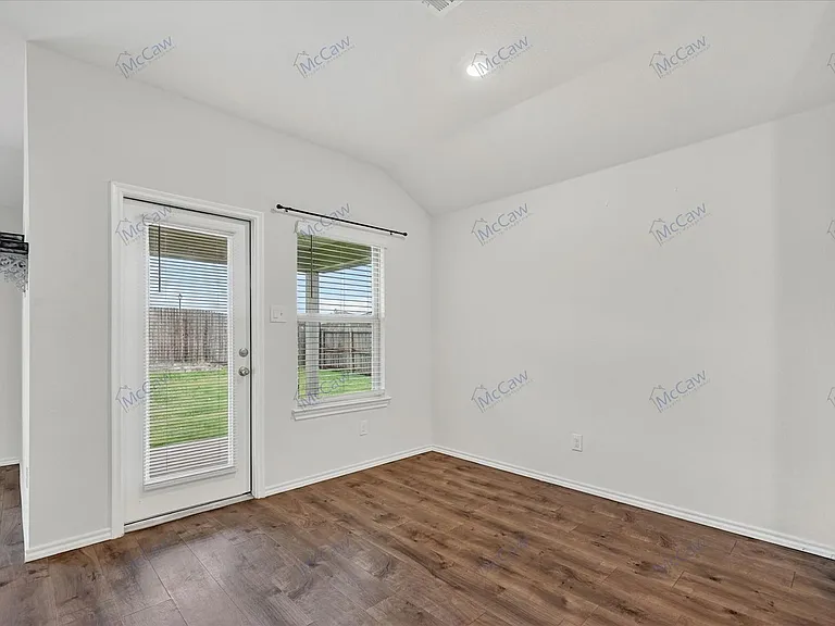 800 Windmill St — Photo 6