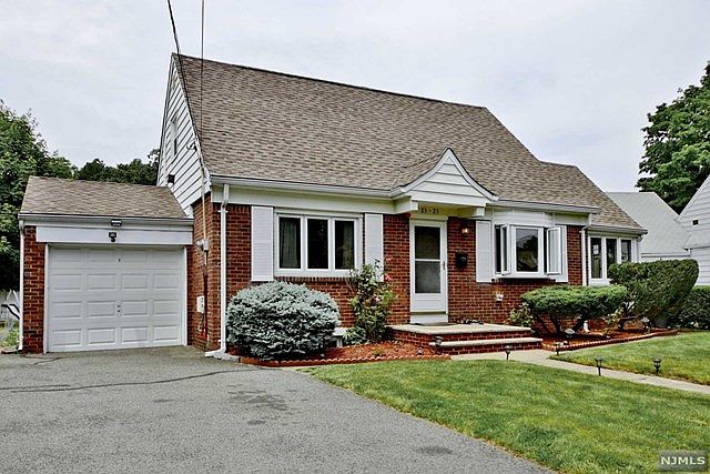1st image of 25-25 Southern Dr