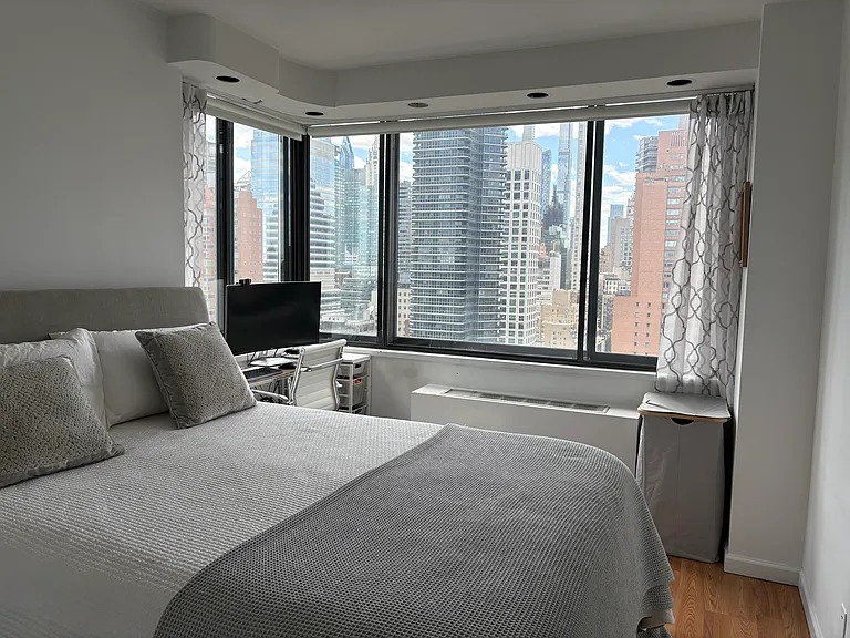 300 E 62nd St #2301 — Photo 3