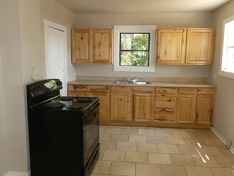 3 bed, 1080 sqft, $1,400 — Photo 2