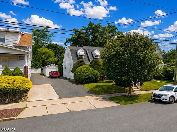 3rd image of 326 Rea Ave