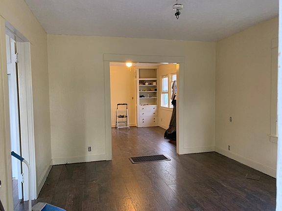 5th image of 3883 Delta Ave