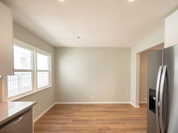 4th image of 208 S Harvard Blvd APT 6
