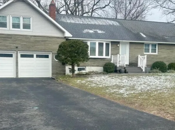 18 Northgate Dr, Albany, NY 12203