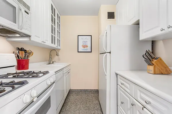 Sold by Compass | media 5