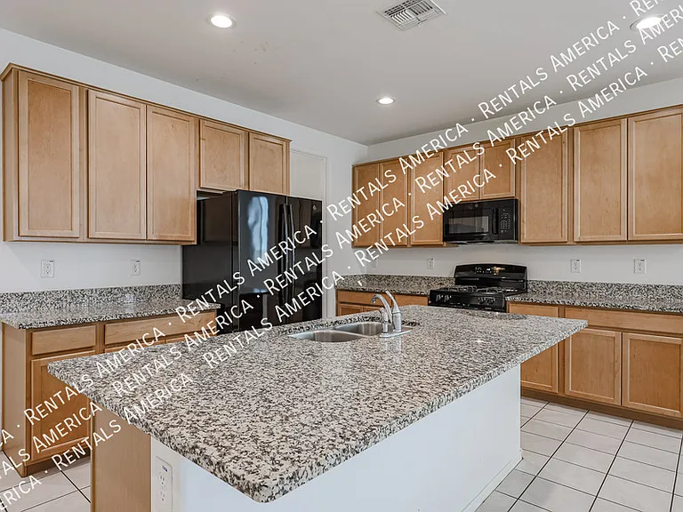 7513 W Illini St — Photo 10