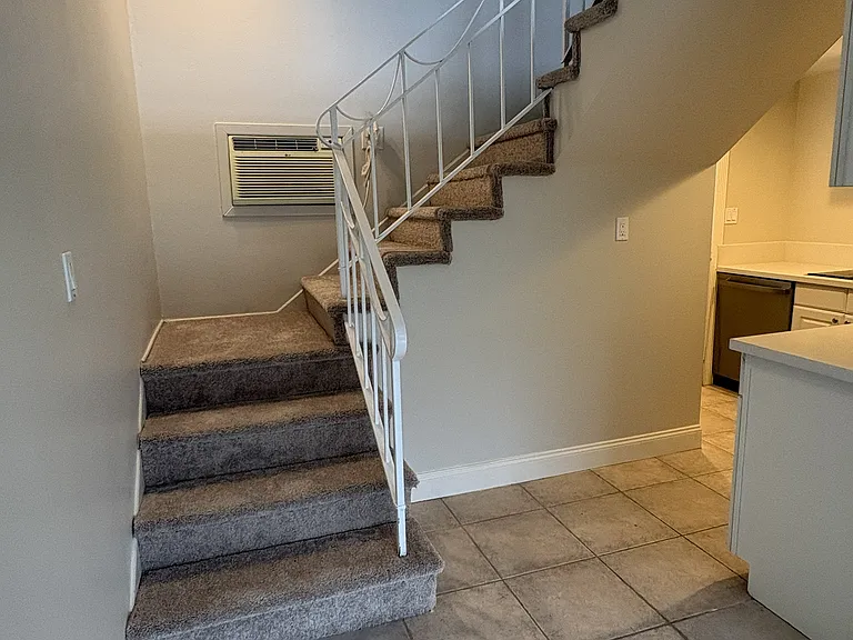 2111 W Palmyra Ave #B — Photo 15