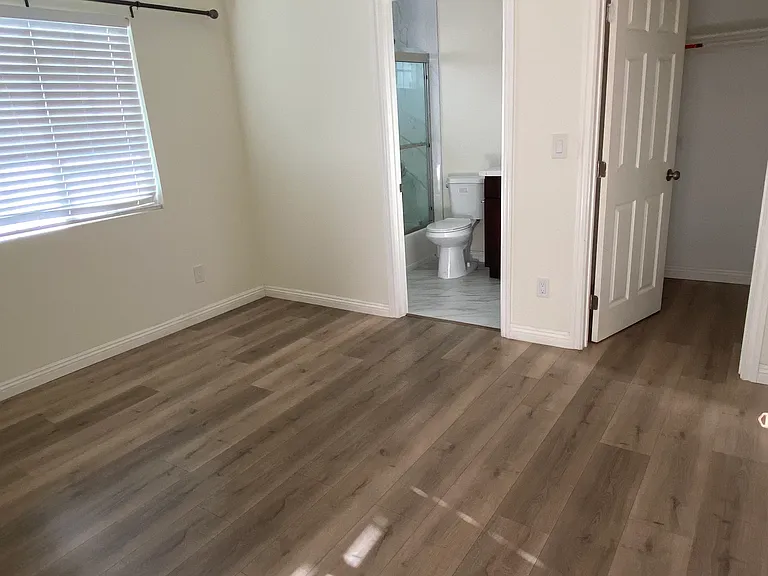 2664 Washington Ave — Photo 2