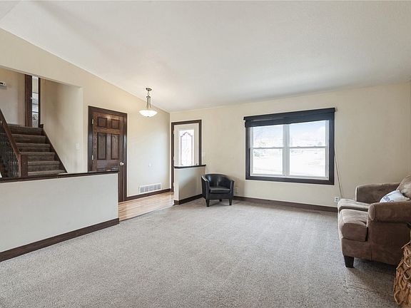 4th image of 650 Olive Dr NW