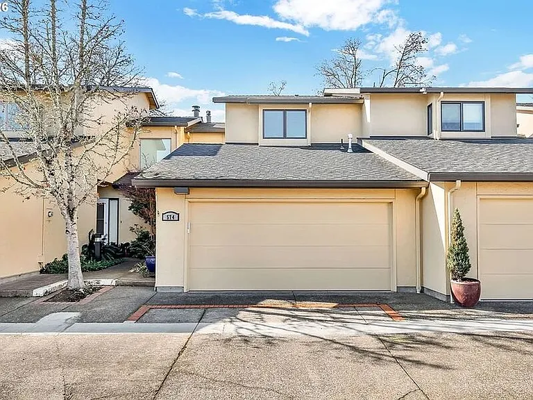 574 Wimbledon Ct — Photo 1