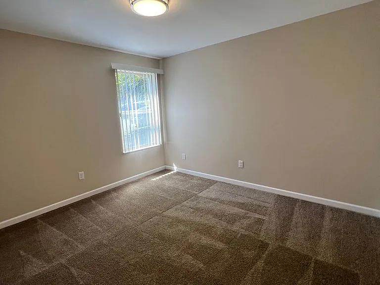 3326 Lombard Ave #1 — Photo 9