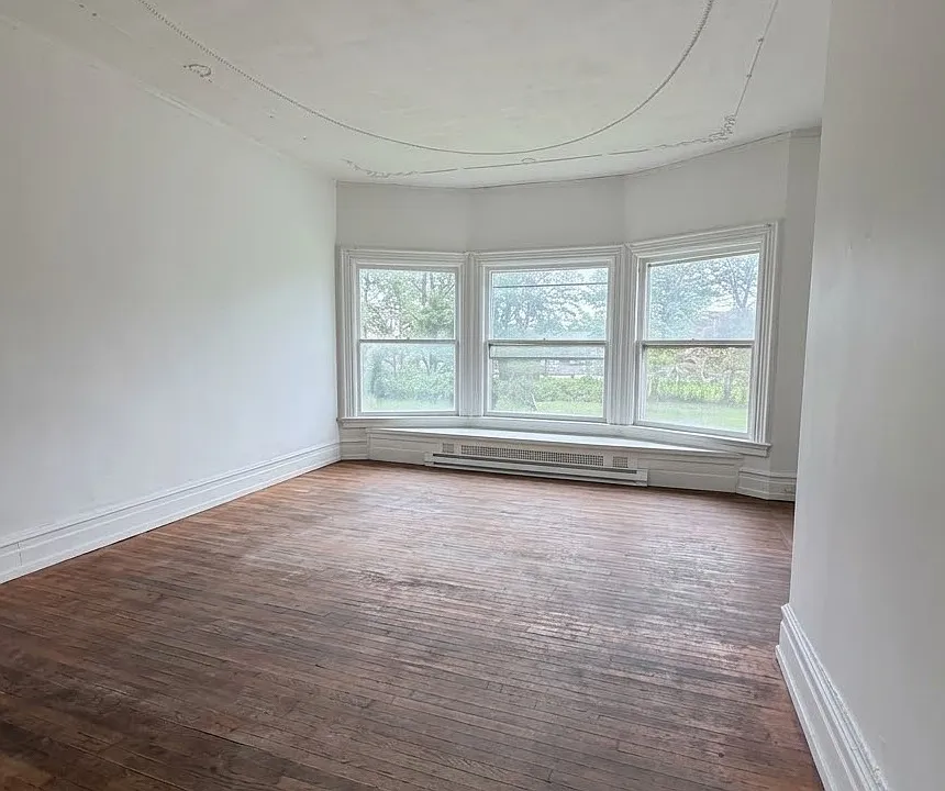 78 S 7th Ave #4