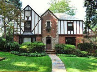 2 Ardsley Pl, Great Neck, NY 11021