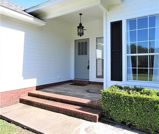 3rd image of 1814 Thomas Hill Dr