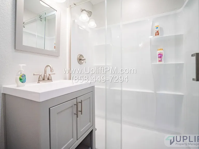 4237 Swift Ave — Photo 5