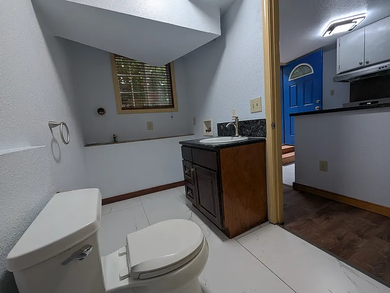 5819 Bayview Ave #IN LAW — Photo 8