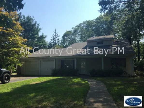 2 Birdseye Cir, Stony Brook, NY 11790