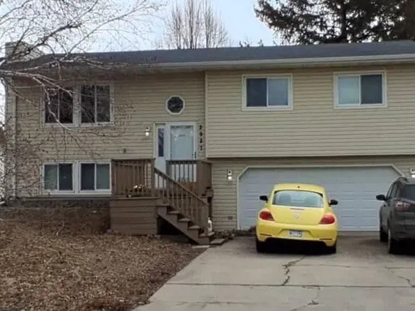 2927 17th Ave S, Moorhead, MN 56560