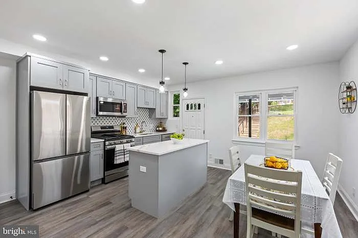 3962 E Capitol St NE — Photo 4
