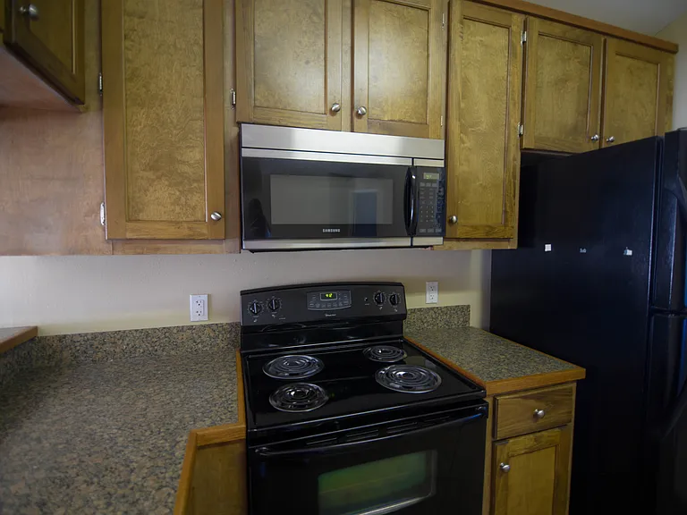 2506 Redwood St — Photo 8