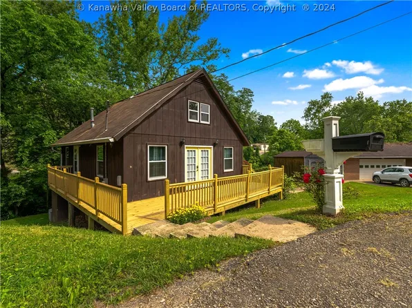 5020 Rust Ln, Cross Lanes, WV 25313