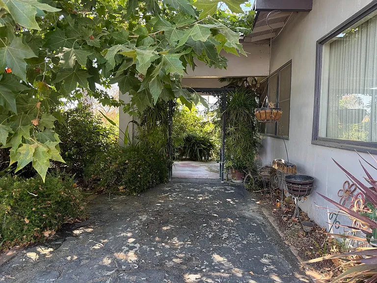 8780 S Anchor Ave — Photo 9