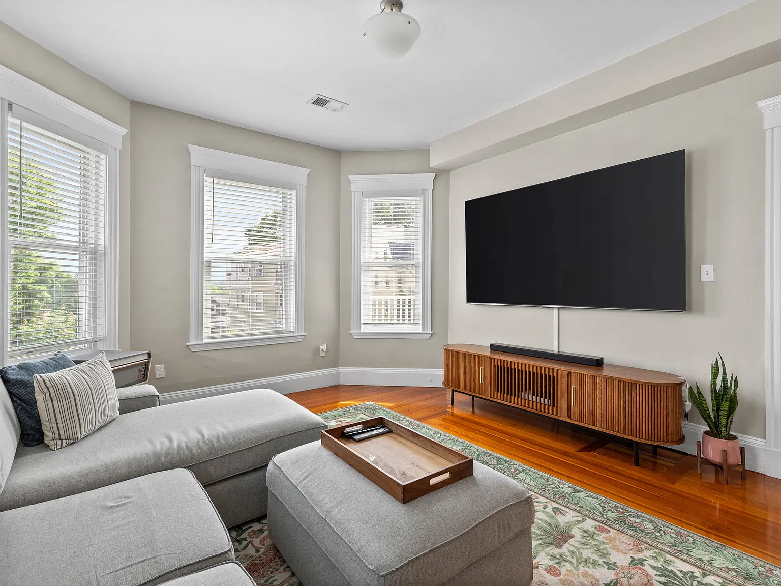 2 bed, 1102 sqft, $3,100 — Photo 2