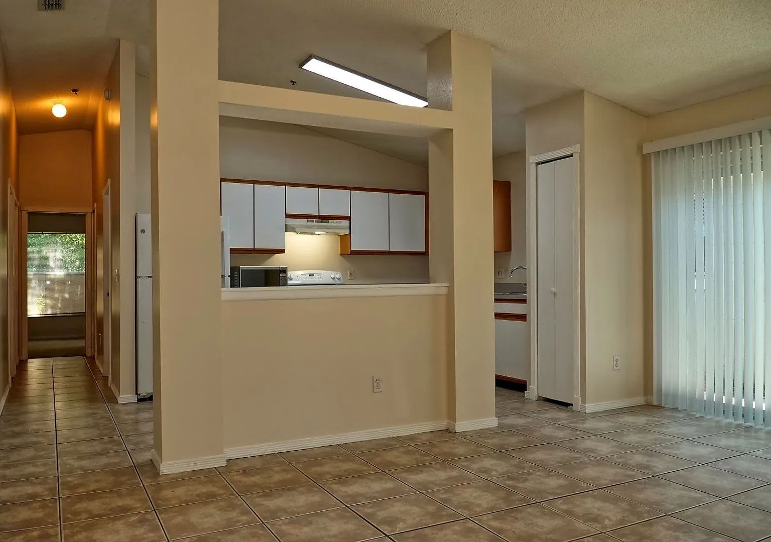 Spacious 3 Bedroom 2 Bath home with 1 car garage available now in Altamonte Springs! $100 off fir... — Photo 3
