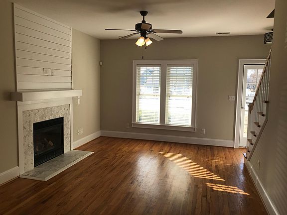 Living Room with Fire Place and Gas Logs