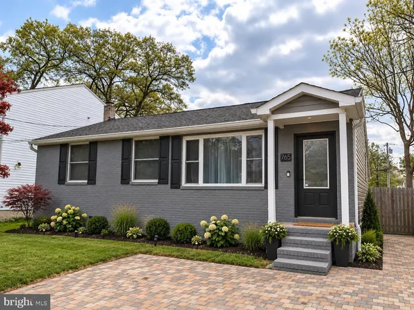 765 207th St, Pasadena, MD 21122