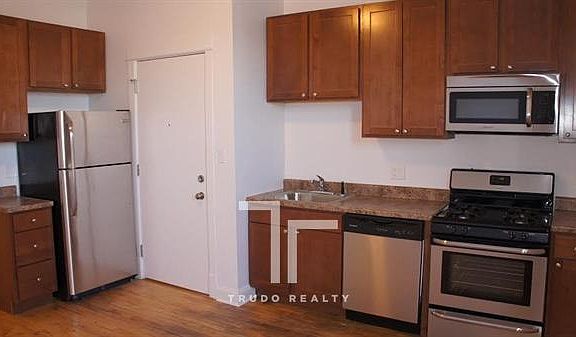 4th image of 2643 N Milwaukee Ave