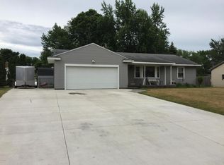 7074 Southwood Dr, Jenison, MI 49428