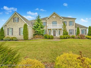 10 Equinox Ln, Freehold, NJ 07728
