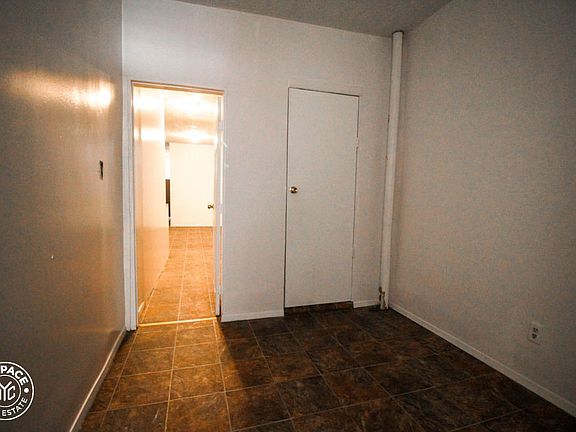 3rd image of 249 Vernon Ave APT 1L