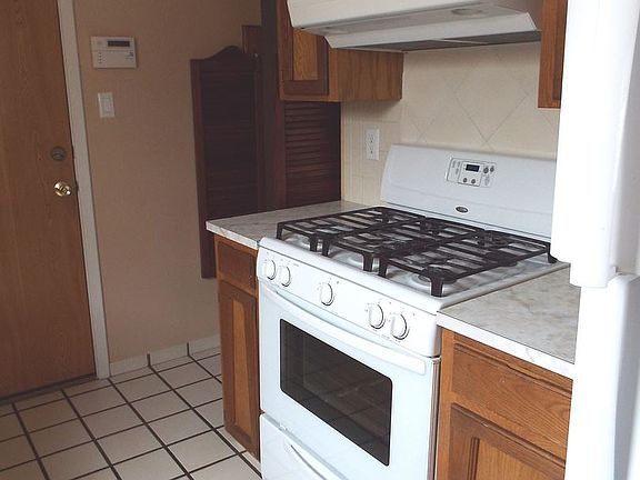 2nd image of 1205 Comanche Trl