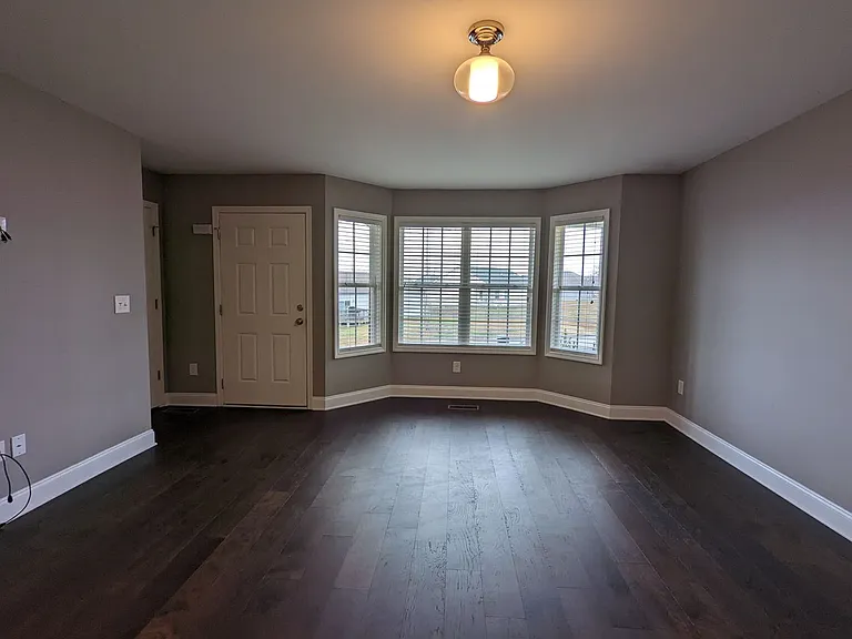 1895 Sheffield Ln — Photo 5