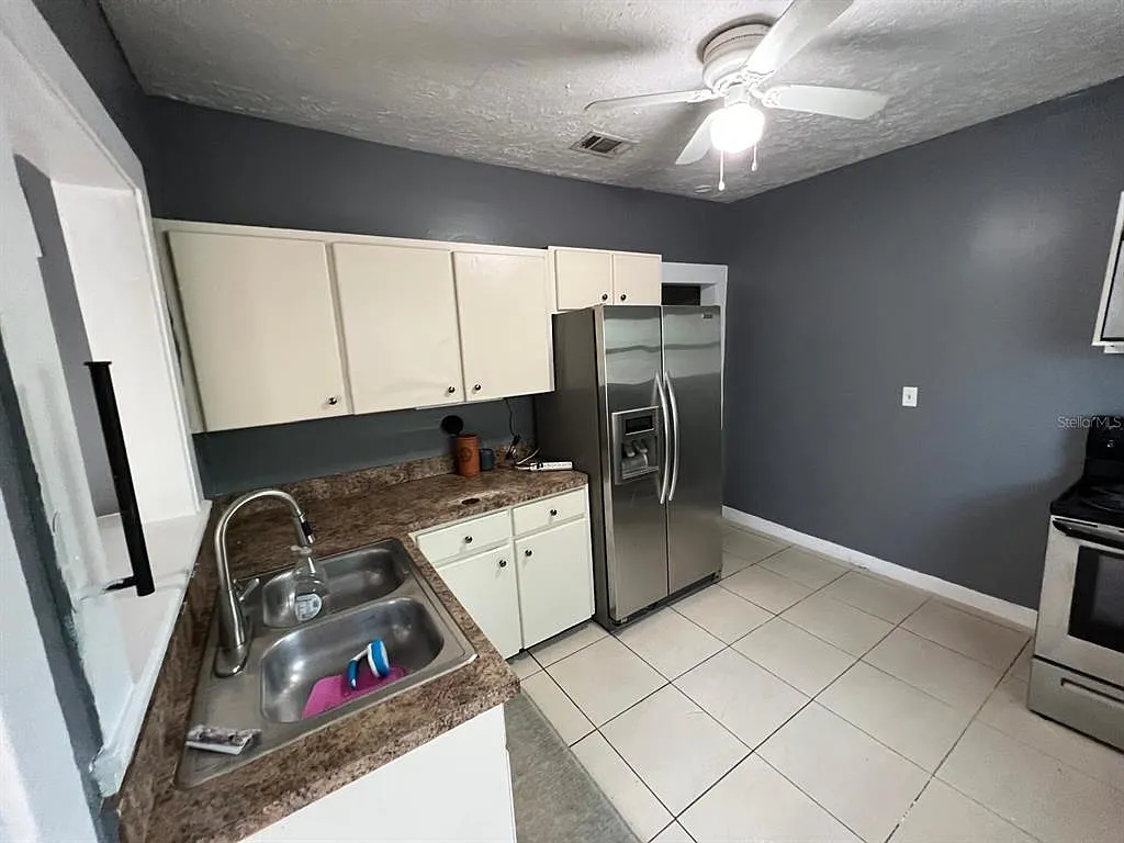 3 bed, 1.5 bath, 1064 sqft, $1,650 — Photo 3