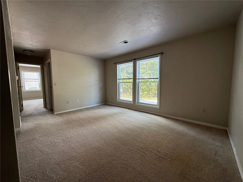 1 bed, 750 sqft, $990 — Photo 4