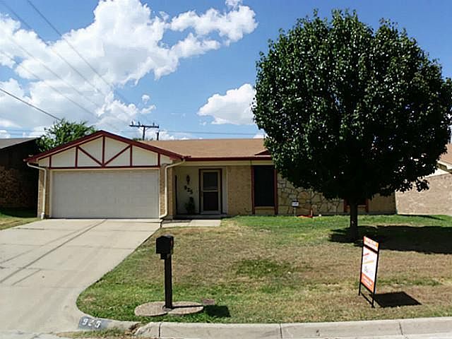 1st image of 925 Highcrest Dr
