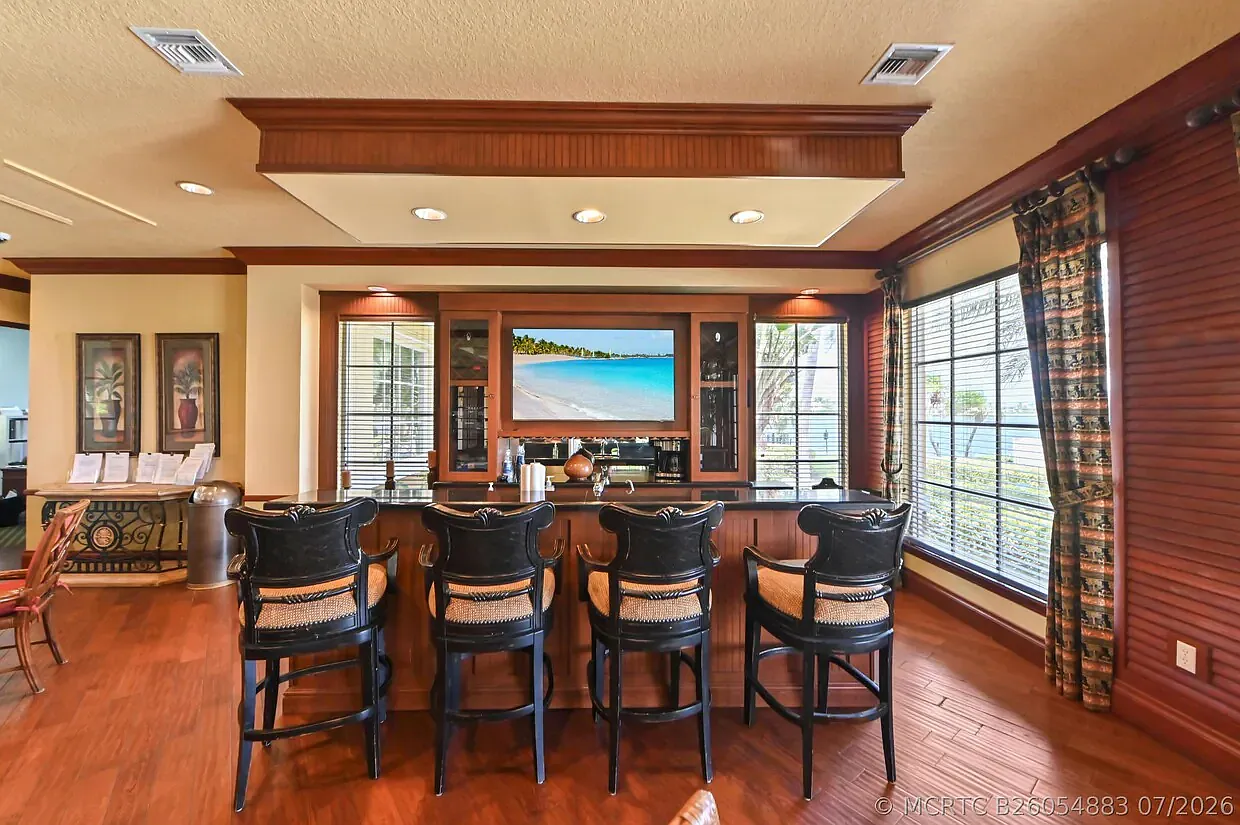 2 bed, 1105 sqft, $2,200 — Photo 2